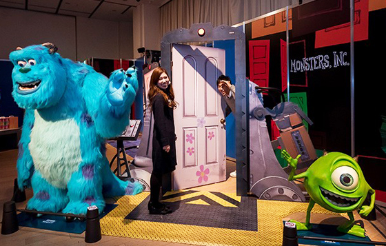 跟著毛怪一起打開怪獸電力公司的大門！日本迪士尼×皮克斯展要開張啦！ 玩具總動員、 怪獸電力公司、 海底總動、 Cars、 迪士尼