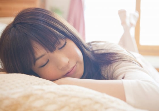 毛巾比枕頭更有效？3招教你用毛巾枕改善直頸與落枕 毛巾、毛巾枕、睡眠、枕頭