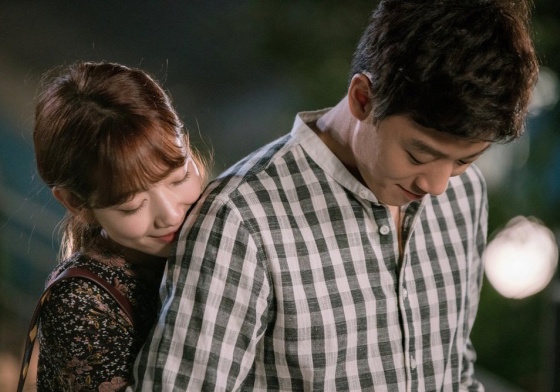 我們也想被洪洪洪從後面來！Back Hug過朴信惠的後宮男人們 朴信惠、back hug、鄭容和、李敏鎬、李鐘碩