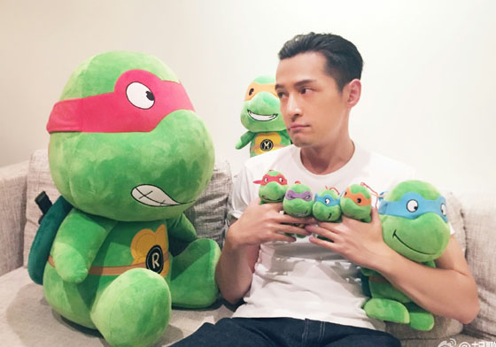 妞快報：胡歌霸氣助攻粉絲告白 反被網友大力催婚    妞快報、胡歌、霍建華、袁弘、黃金單身漢