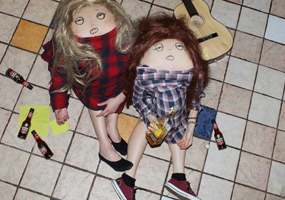 露出背部就能看見幻想中的朋友？微獵奇的詭譎攝影《Secret Friends》 Secret Friends、AnaHell、幻想的朋友、心理疾病、童年、藝術