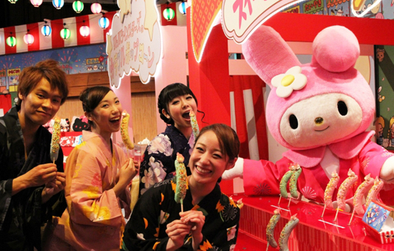 跟著美樂蒂一起在廟會吃喝玩樂！三麗鷗樂園限時「夏日祭典」熱鬧登場 三麗鷗樂園、夏日祭、蛋黃哥、布丁狗、花火