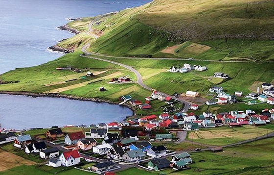 歐洲唯一沒有麥當勞的地方！來去「法羅群島」看峽灣和童話小鎮 法羅群島、峽灣、童話小鎮、北歐、歐洲、燈塔、海景、丹麥、