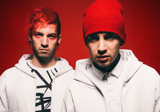 《自殺突擊隊》的超好聽片尾曲出自他們之手！快速掃描新生代樂團—21名飛行員 自殺突擊隊、Suicide Sqaut、插曲、原聲帶、片尾曲、21名飛行員、Twenty one pilots、Heathens、Tyler Joseph、Josh Dun、樂團、Stressed Out