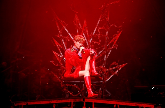 [新聞稿]GUCCI為李宇春量身打造　「野蠻生長」巡迴演唱會服裝超亮眼！ GUCCI、李宇春、2016、野蠻生長、演唱會