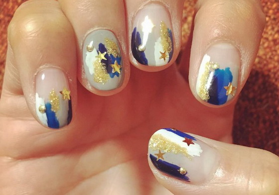 最適合夏末初秋的潮感風格！個性又隨性的「塗鴉指彩」 指甲彩繪、指彩、美甲、指甲油、穿搭