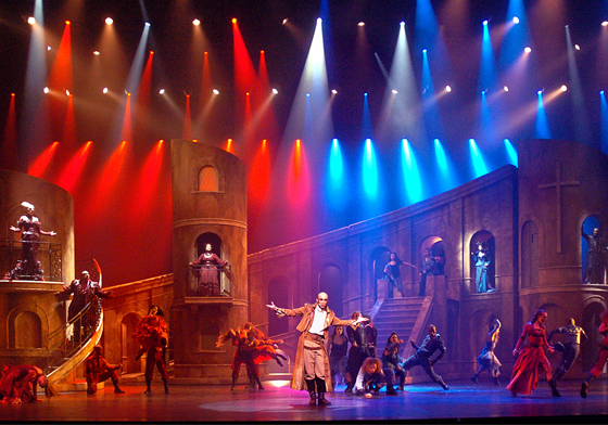 文青就是腳勤：最淒美愛情故事－《羅密歐與茱麗葉》音樂劇磅礡登場 羅密歐與茱麗葉、男言之隱、皮克斯、PIXAR、動畫、施暖暖、施黑黑、插畫、電影、乙女釋放、塔羅牌、水墨、攝影、金針花、花蓮、袖珍、模型