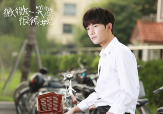 我們看的是《楊洋一笑很傾城》吧！肖奈大神教你第一次戀愛就上手 微微一笑很傾城、顧漫、陸劇、鄭爽、楊洋