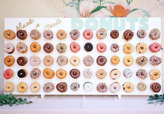 不怕長螞蟻嗎！婚禮佈置用甜甜圈牆正夯 派對、佈置、婚禮、甜甜圈牆、donut wall