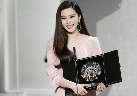 妞快報：范冰冰霸氣語錄又一則：「我現在也是花瓶，不過是個拿獎的花瓶。」 范冰冰、得獎、我不是潘金蓮、還珠格格、金鎖