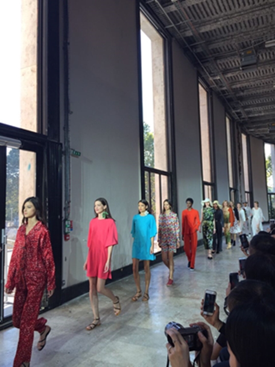 [新聞稿]法式優雅就是時尚指標！agnès b.春夏發表會新設計感動全場！ agnès b.、春夏、2017、時裝週、巴黎時裝週