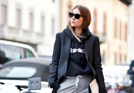 帽T「轉大人」！3大穿搭術讓你穿去上班也不失禮！ 帽T、穿搭、時髦、秋冬潮流、上班服