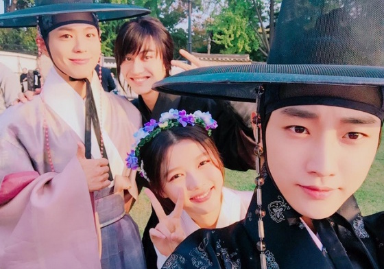 韺瑥CP結婚宴客啦？！《雲畫的月光》閃閃公約簽名會 雲畫的月光、簽名會、景福宮、朴寶劍、金裕貞