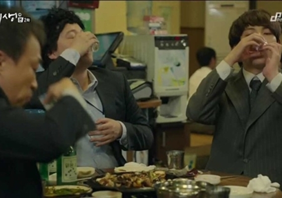 代理司機、炸彈酒到底是什麼？了解韓國的「喝酒文化」才能和歐爸喝一杯啊！ 韓國、炸彈酒、燒啤、喝酒文化、喝酒、代理司機