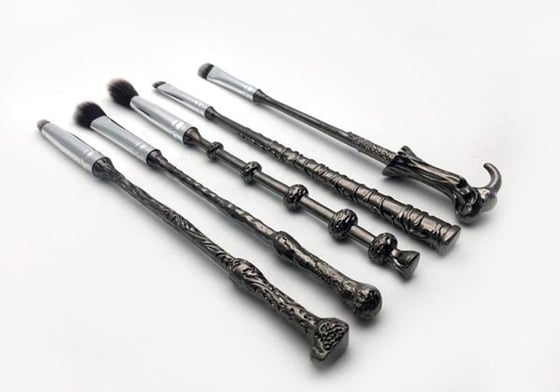 奧立凡德的生意要被搶啦！風靡哈利迷的超吸睛魔杖刷具 魔杖刷具、美妝、哈利波特、魔法世界、storybookcosmetics