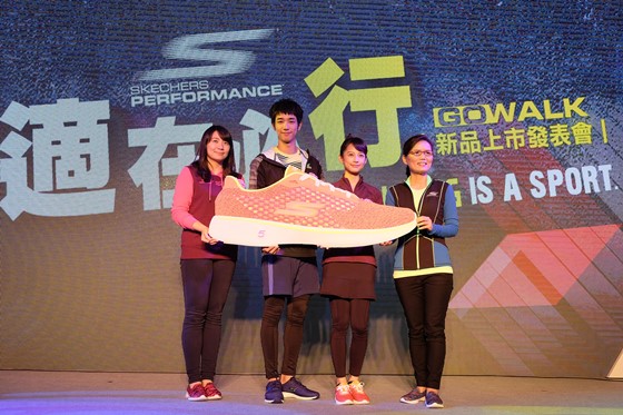 [新聞稿]劉以豪維持身材的健身祕訣是...？SKECHERS彈力新品跳出驚人好業績 SKECHERS GOWALK 4、健走鞋、劉以豪、簡嫚書、SKECHERS、彈力