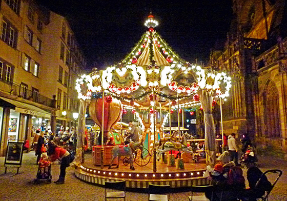 小木屋、旋轉木馬…通通搬來了！法國400年傳統耶誕市集原汁原味現身台北 耶誕市集、歐洲、聖誕傳統、旋轉木馬、聖誕樹