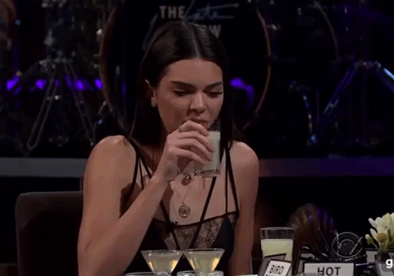 「泰勒絲團姊妹中誰最討厭？」坎達爾珍娜上詹姆斯柯登秀玩真心話大冒險 泰勒絲、坎達爾珍娜、詹姆斯柯登、Kylie Jenner、The Late Late Show