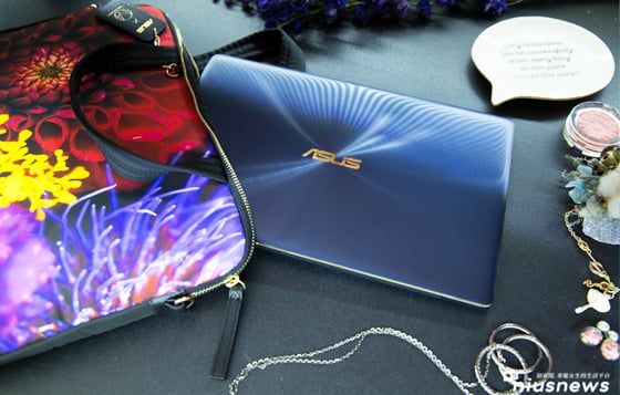 妞直擊：讓你下班就能去參加趴踢的夢幻逸品是…！華碩×蜷川實花首度獨家聯名 華碩、蜷川實花、夢幻、筆電包、手拿包