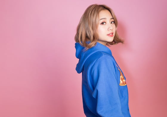 妞專訪：擁有老靈魂的療癒小護士！看見俏皮的鬼鬼與成熟的吳映潔  吳映潔、鬼鬼gemma、我愛黑澀會、sugar rush、等你愛