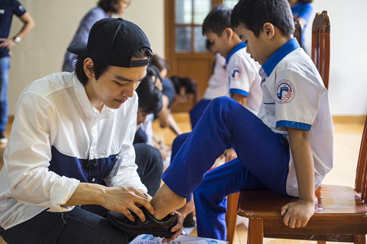 [新聞稿]化身一日老師溫暖教韓文！TOMS特製實境節目《珍九哥哥的禮物》 