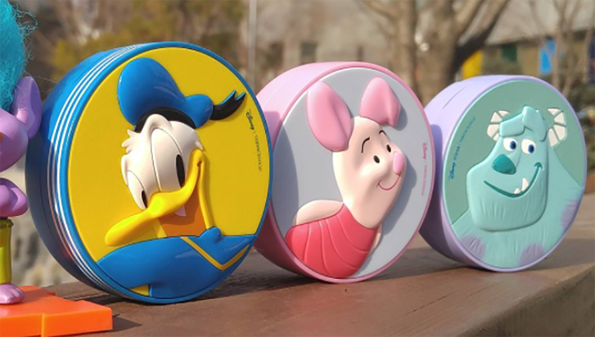 毛怪、唐老鴨可愛到太超過囉！The Face Shop迪士尼聯名系列第二彈登場 The Face Shop、迪士尼、毛怪、唐老鴨、氣墊粉餅、小豬、聯名、限量、化妝包、包色