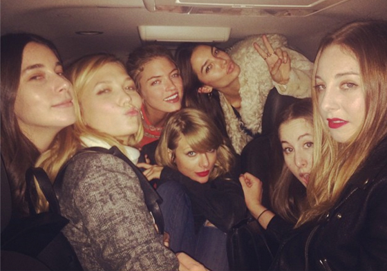 「關心一下前男友過得好不好...」 女友們千萬不能讓男友知道的4種行為 秘密、不能說的事、情侶、男朋友、女朋友、男友、女友、戀愛、愛情、洗澡、寂寞、八卦、前男友