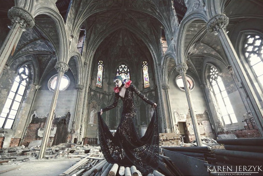 濃濃絕望感來自真正的死亡！再次進入廢墟攝影師的黑暗漩渦 Karen Jerzyk、廢墟、歌劇院、親情、創意