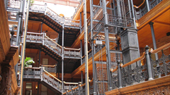 超眼熟電影場景：最著名的懸疑階梯 洛杉磯Bradbury Building 電影、影集、眼熟、既視感、場景、好萊塢、洛杉磯、建築、階梯、樓梯、科幻、懸疑、Bradbury Building