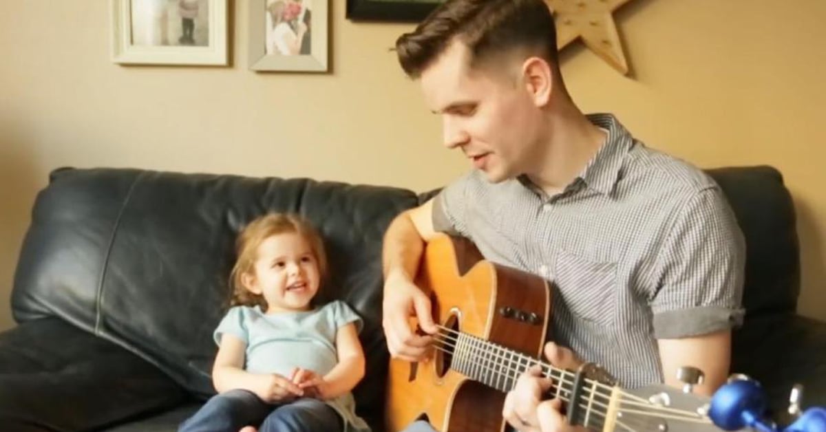 爹地彈吉他我光腳唱歌！超萌4歲女與老爸的可愛合唱網路瘋傳 克萊兒、Claire Ryann、You've got a friend in me、自彈自唱、冰雪奇緣