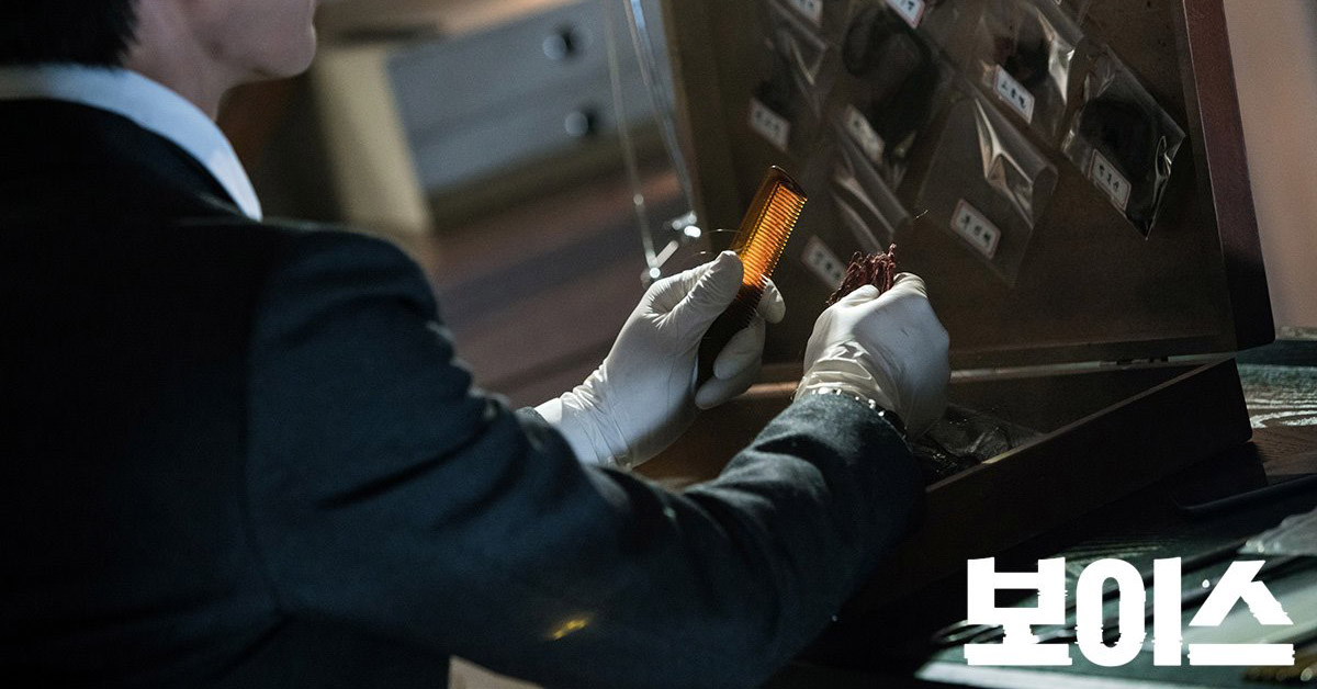 梳理死者頭髮是樂趣？《Voice》冷血魔王讓人心裡發毛的4種生活享受 Voice、張赫、李荷娜、武鎮赫、姜權酒、金材昱、毛泰九、韓劇、ocn、驚悚、恐怖、韓國、犯罪