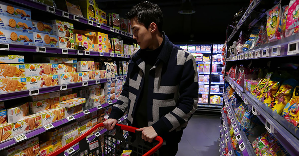 跟著「時尚王」吳世勳玩巴黎！即使被當佈景還是表現紳士風貌 EXO、吳世勳、金俊勉、巴黎、時裝週