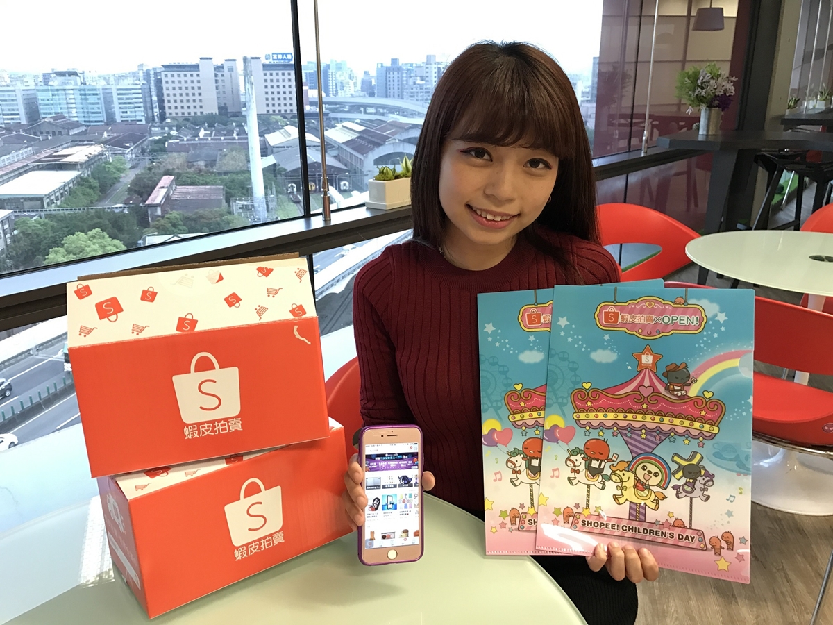 [新聞稿]蝦皮拍賣首創「3C配件真人販賣機」！出遊必備拍立得5折搶購中 蝦皮拍賣、蝦皮、3C配件真人販賣機、拍立得、3C、手機、週邊商品