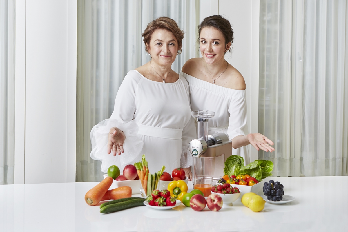 [新聞稿]飛利浦原汁鮮魔女大PK！活動大使瑞莎出賣凍齡「姊姊」 飛利浦、凍齡、蔬果汁、母親節、鮮魔女