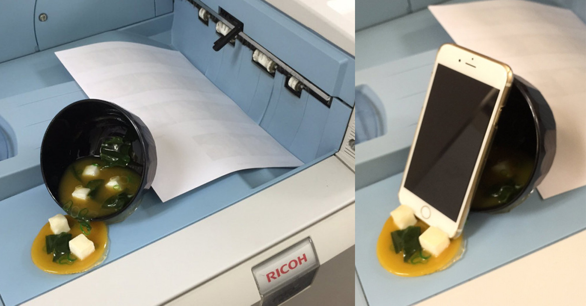是誰把味噌湯打翻在影印機上？！假冒的食物模型商品逼真販售中 IWASAKI、株式会社いわさき、食博2017、味噌湯、手機座、食物模型