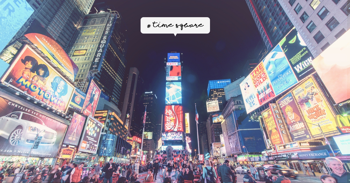 躺著拍、坐著拍都不奇怪！在紐約時代廣場會看到的5種觀光客行為 時代廣場、紐約、大蘋果、百老匯、旅遊、觀光客