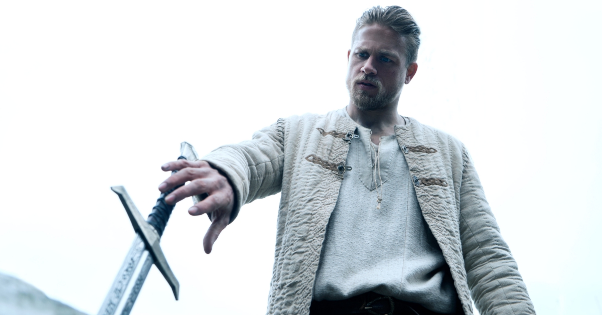 05/10新片快報：《亞瑟：王者之劍》重塑經典石中劍故事～ 新片快報、亞瑟_王者之劍、異形_聖約、巴黎交易員、石中劍