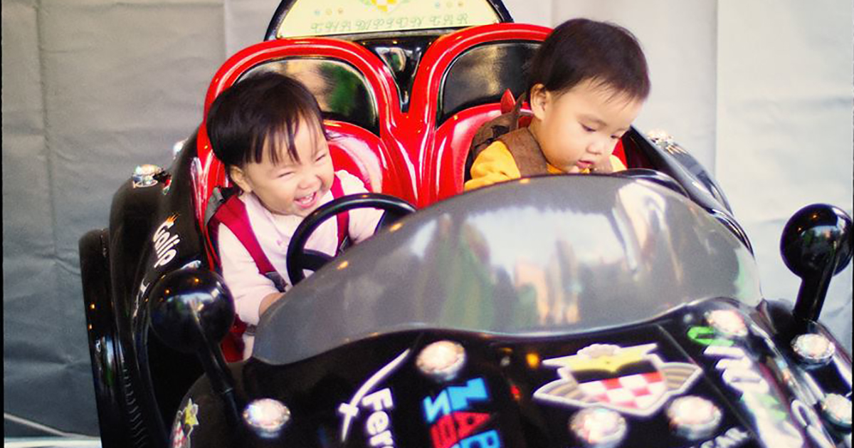 妞書僮：從孩子眼裡看見再一次成長的自己！《我看你看我》新書轉載2-1 妞書僮、深白色二人組、我看你看我、母親、孩子、偉大、學習、讀讀書