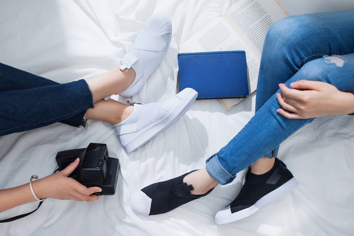 [新聞稿]粉嫩新色吸睛亮相！百搭經典鞋款陪你清涼換季 adidas、Originals、粉嫩新色、經典黑白