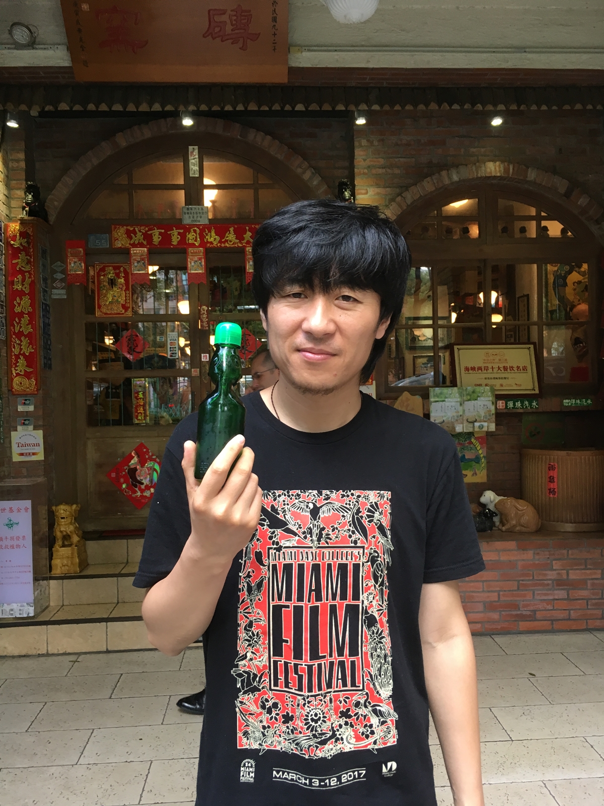 [新聞稿]嶄露他對台灣新電影浪潮的粉絲心！《八月》導演張大磊到龍山寺上香祈福 張大磊、八月、龍山寺、金馬獎、最佳新演員、孔維一、藍色列車