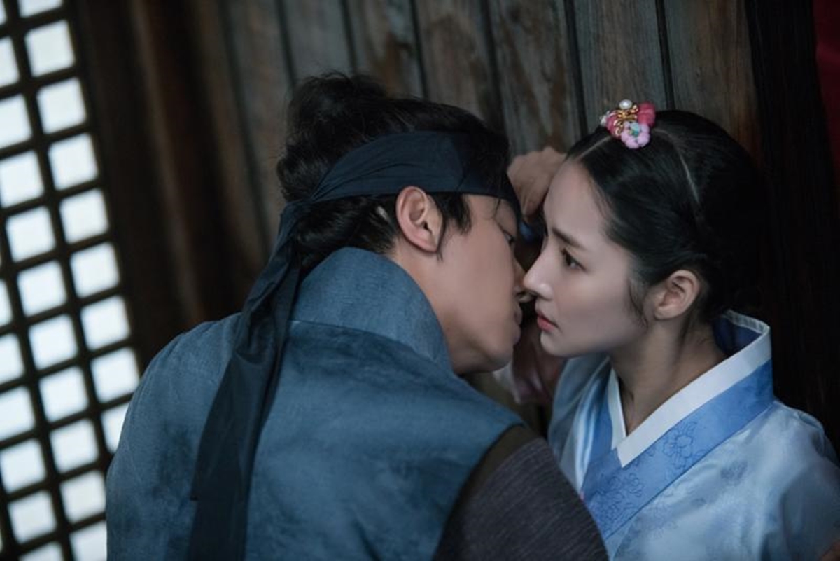 [新聞稿]延宇振初登場強吻朴敏英掀話題！網友讚《七日的王妃》編劇好猛 KKTV、韓劇、七日的王妃、延宇振、朴敏英、李東健