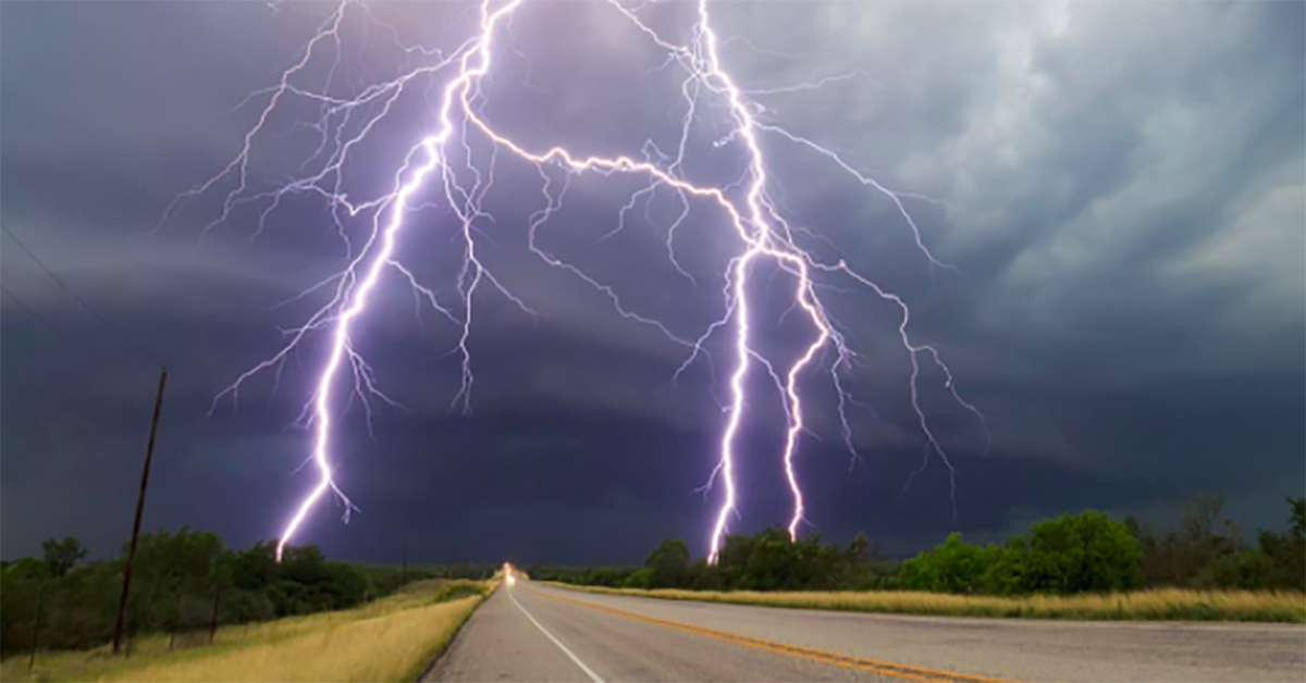 妞書僮：每個陌生人都有可能是你生命中的鬼牌！《復活》新書轉載 妞書僮、史蒂芬金、復活、軍隊、科學、愛、死亡、恐怖、驚悚、讀讀書