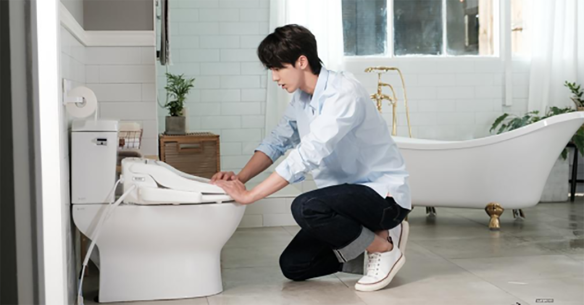 有水神南柱赫控制不了的水？《河伯的新娘2017》新預告「免治馬桶的逆襲」 河伯的新娘2017、南柱赫、申世景、預告、可愛、馬桶、廁所、愛情、甜蜜