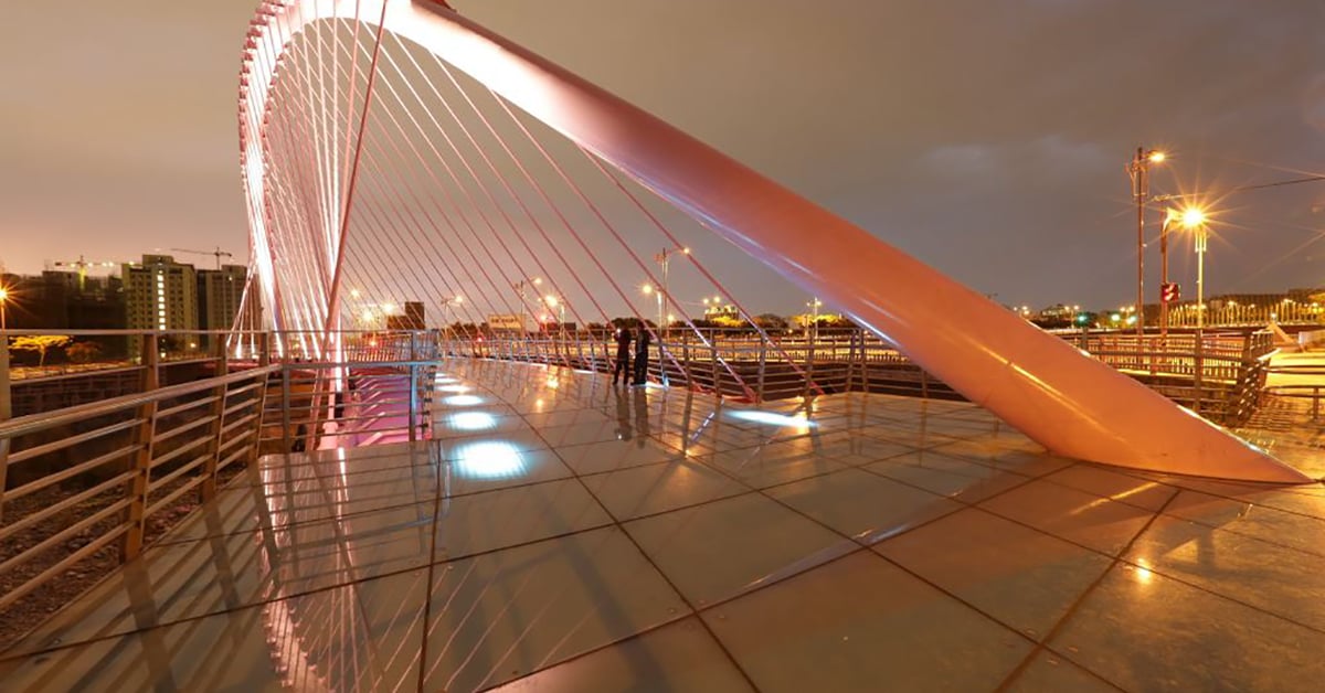 【台中】台中最浪漫的夜晚景點推薦「大坑情人橋」 愛玩妞在台中、台中、夜景、夜遊、柳川親水河道、秋紅谷、大坑情人橋