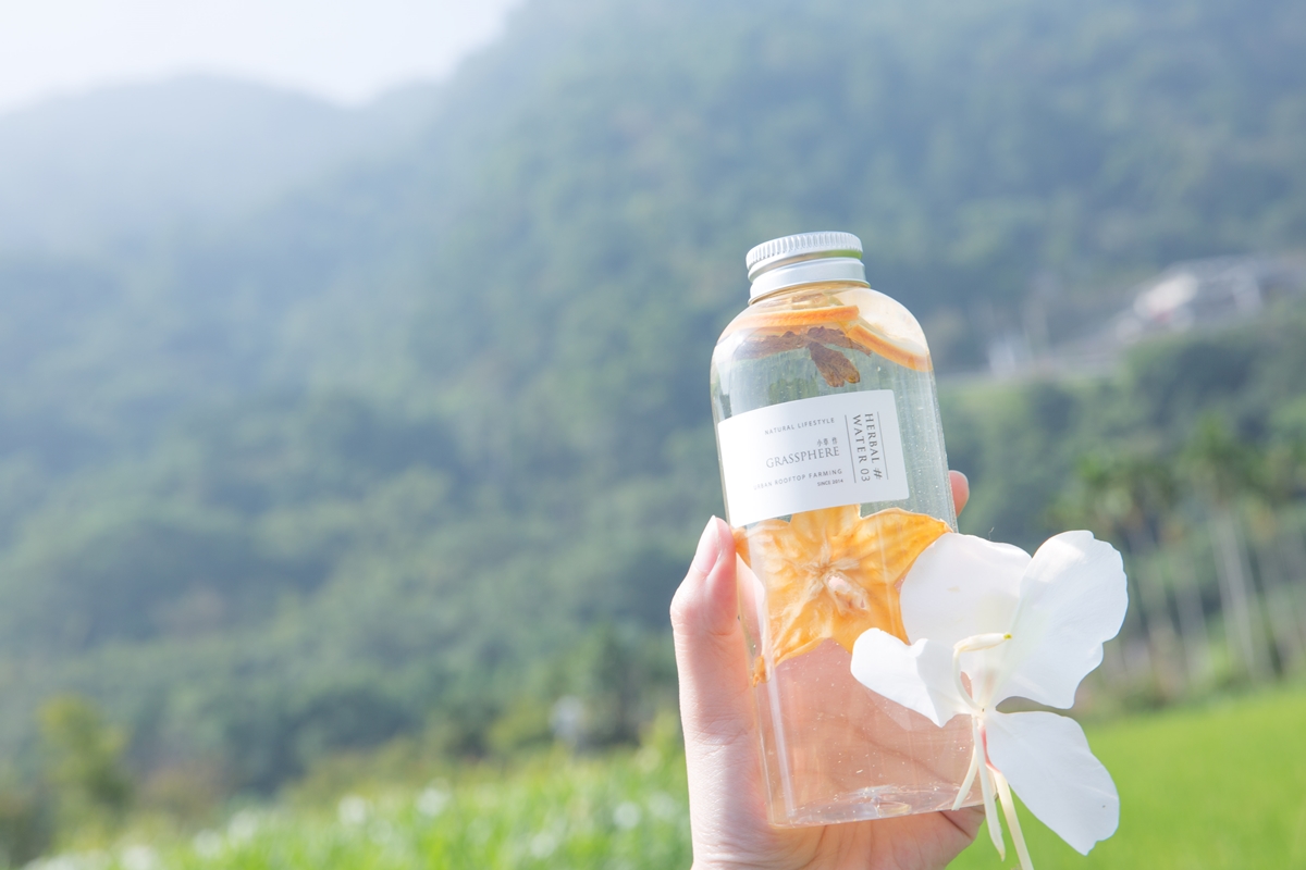 [新聞稿]喝水也可以喝到美美的果乾！Grassphere的夏日補水保養新提案 小草 作、Grassphere、花漾香草果乾水