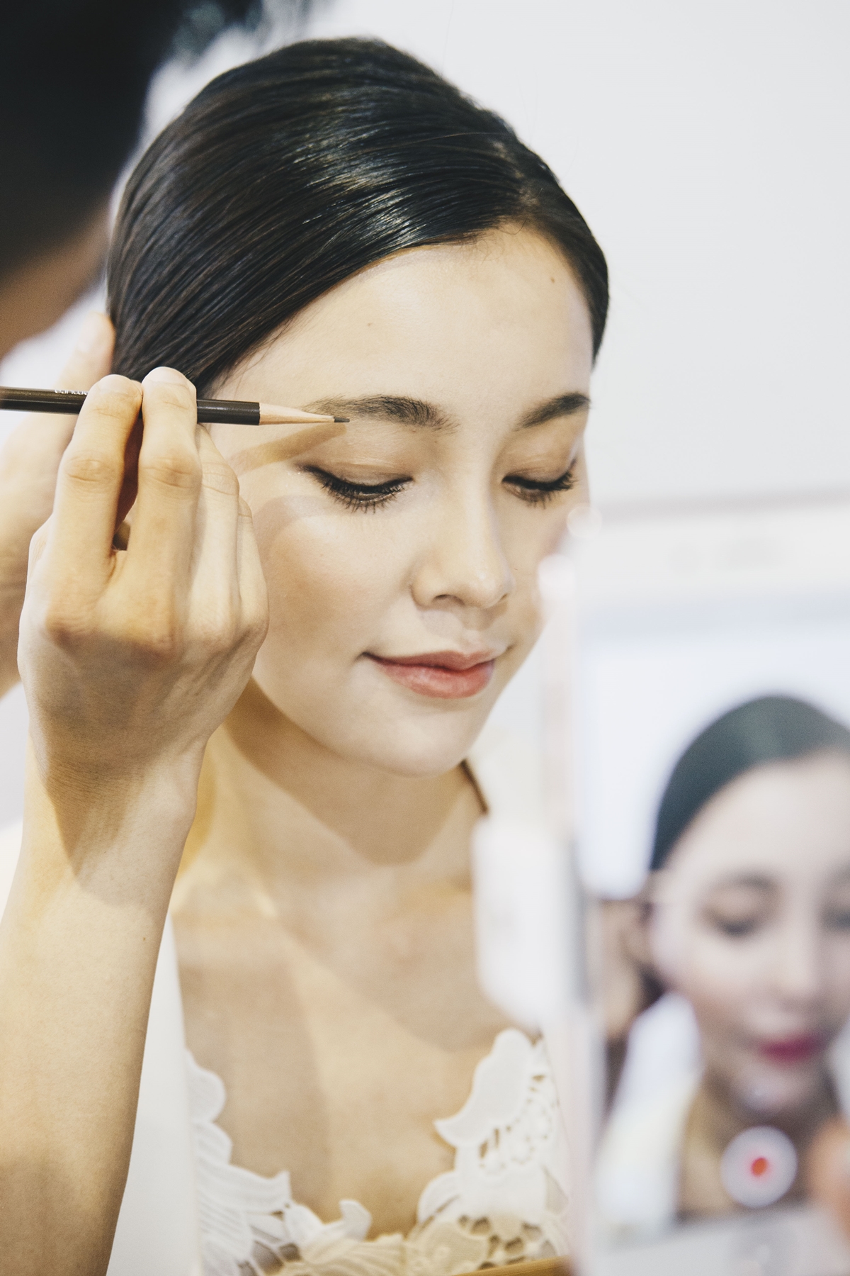 [新聞稿]眉毛不再變成兩條毛毛蟲的濃眉救星來也！「植村秀」讓你不手殘聰明染眉 植村秀、染眉、染眉膏、眉色、眉彩、眉毛、妝容、刷頭