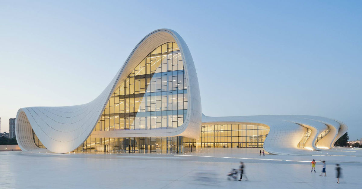 文青就是腳勤：把指標性建築搬進展場！探索「曲線女王」札哈‧哈蒂的狂想世界 札哈‧哈蒂建築師事務所、醜蔬菜超市、馬祖仲夏音樂饗宴、這夏動物趴趴走、太空漫遊