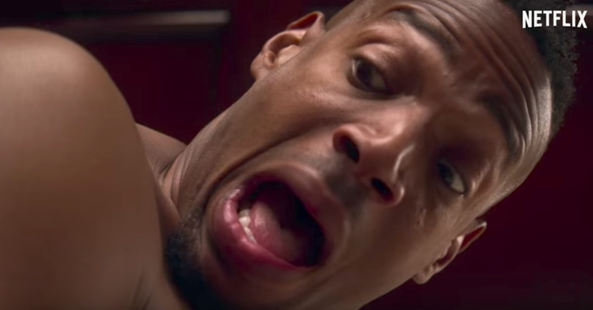 每天醒來都露鳥不斷重複！電影《裸》的男主角到底能不能參加自己的婚禮呢？ 裸、電影、netflix、naked、鬼屋電影