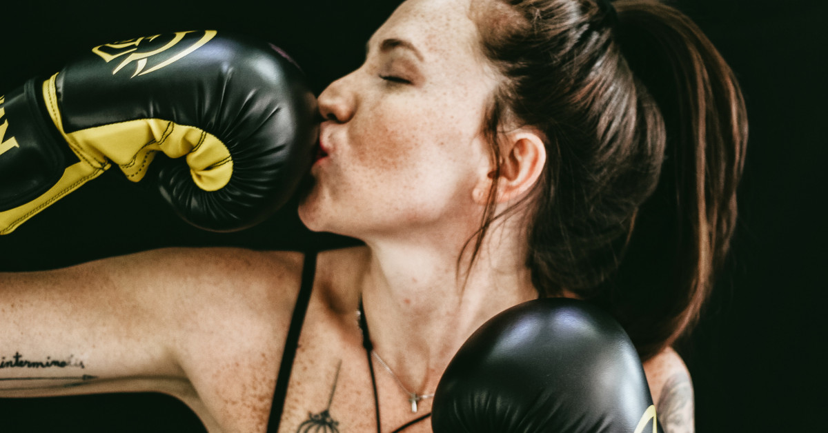 身為時尚女生妳到底不可缺少些什麼？想要勇敢做自己沒這麼困難啦！ 勇敢、時尚、新時代、交通工具、VESPA