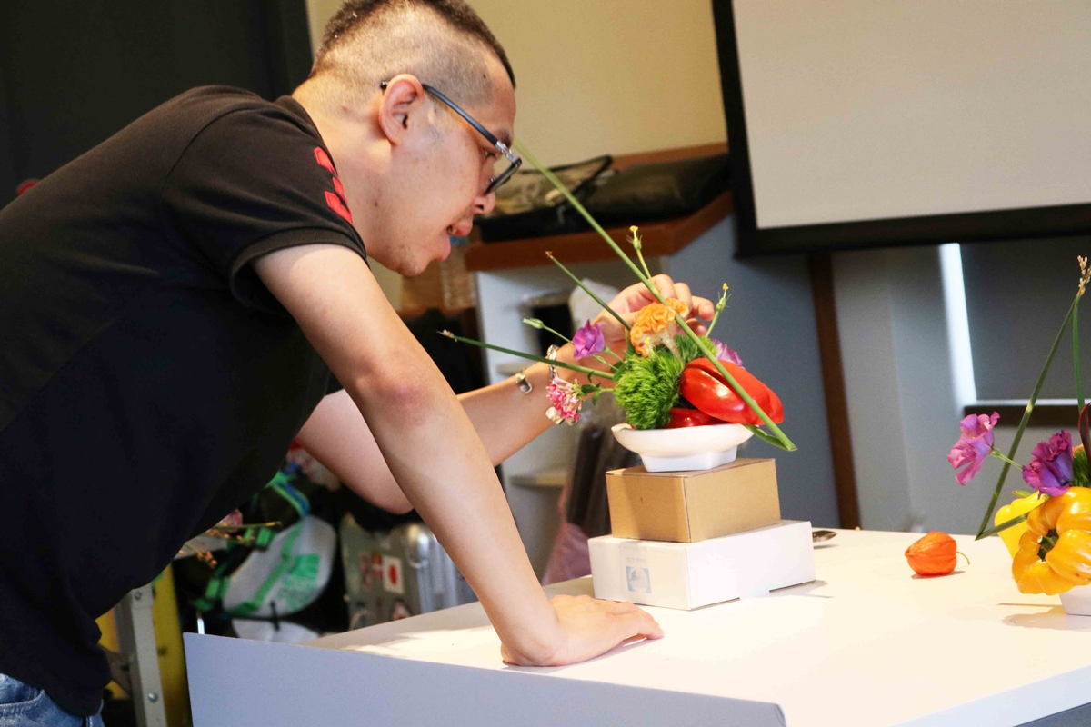 法國時尚花藝大賽冠軍！現代版台灣《花戰》鬼才吳尚洋以花朵挑戰逆境 花戰、插花、電影、吳尚洋、池坊華道會、池坊頃